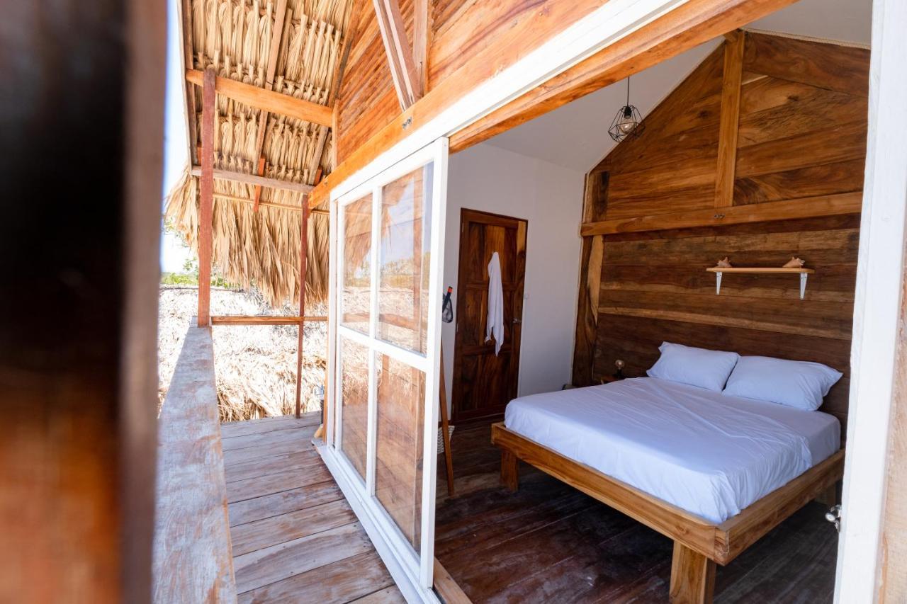 Santa Lova Eco-Hostel Isla Tintipan Tintipan Island 외부 사진