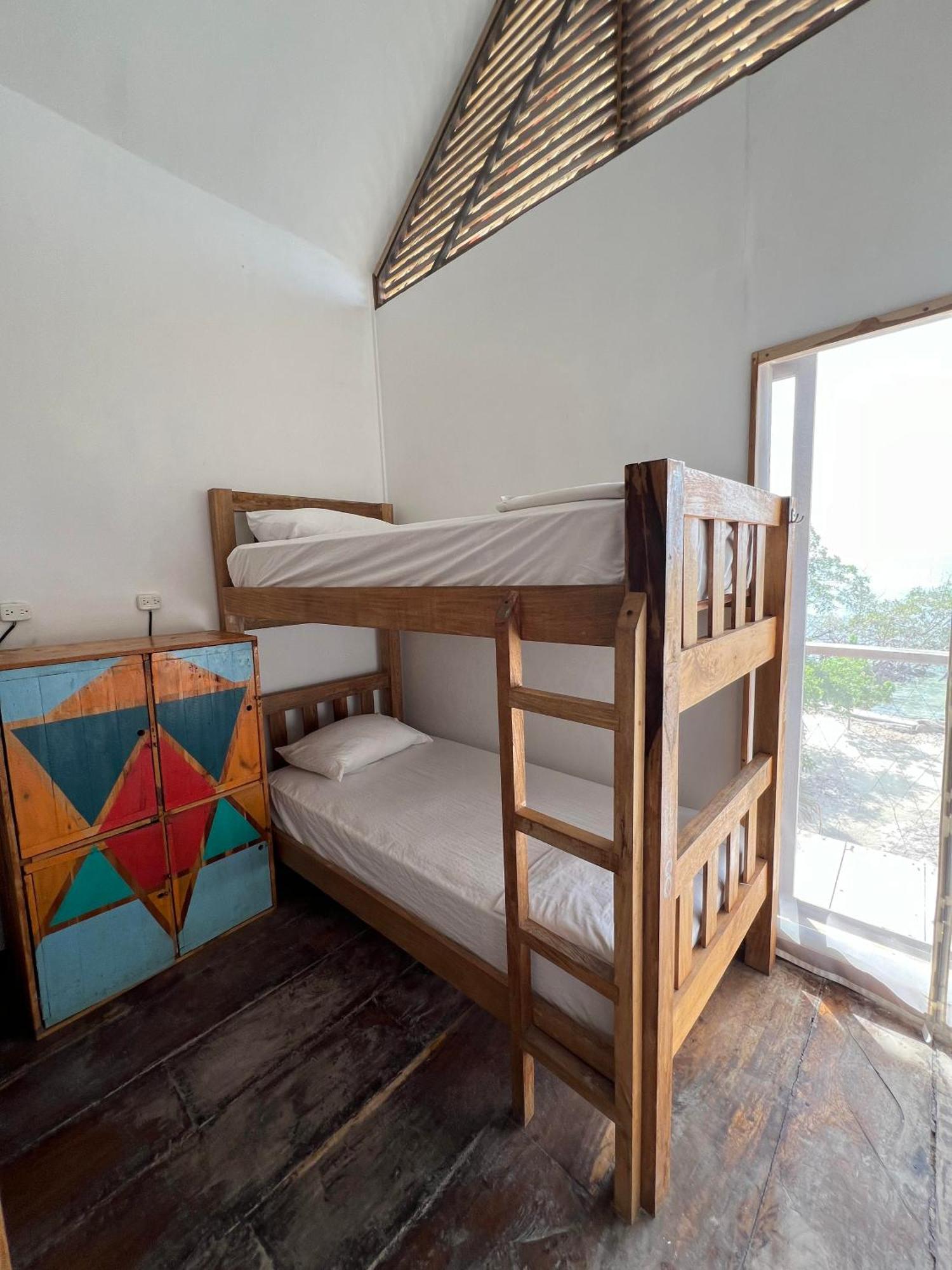 Santa Lova Eco-Hostel Isla Tintipan Tintipan Island 외부 사진