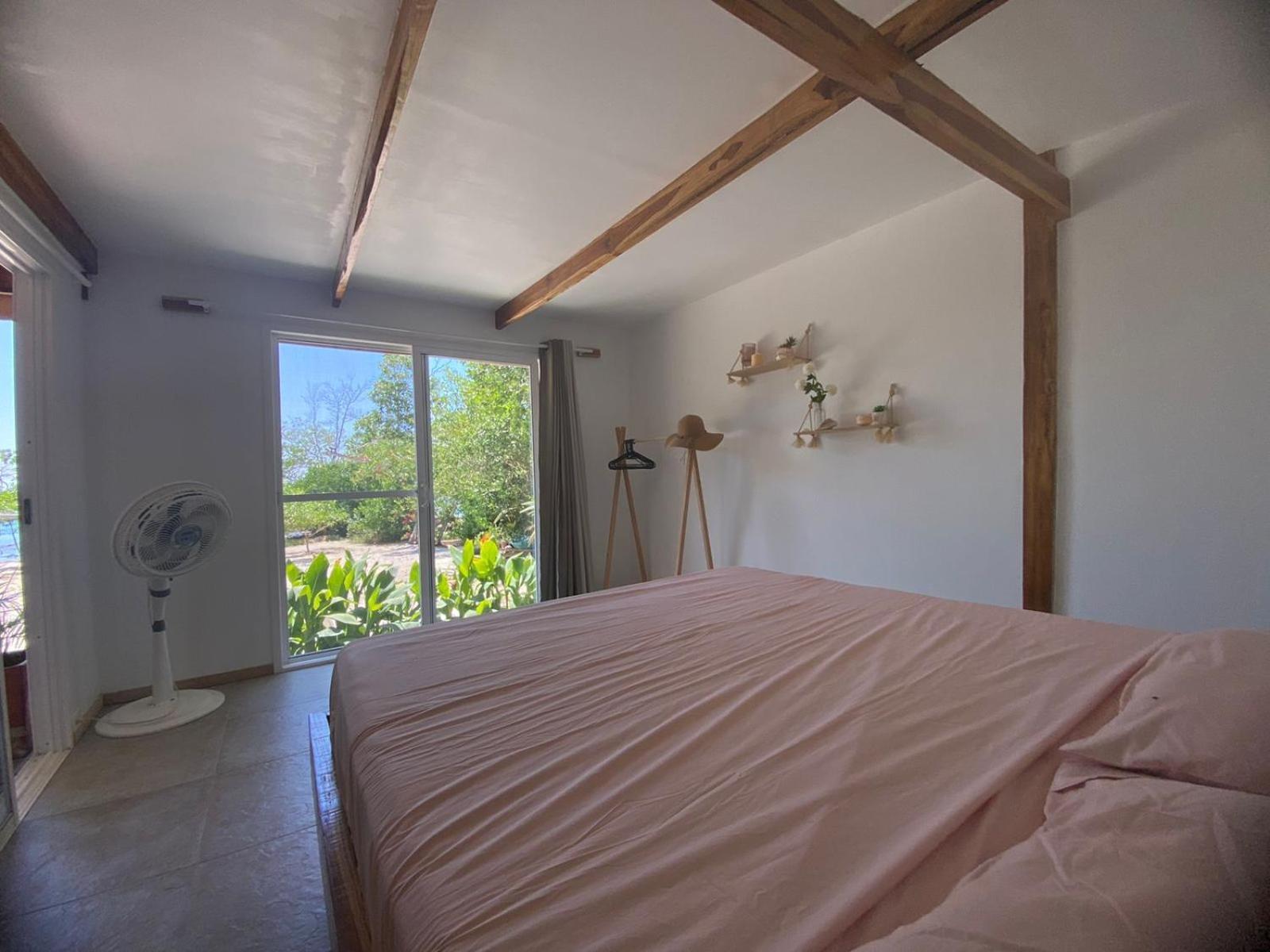 Santa Lova Eco-Hostel Isla Tintipan Tintipan Island 외부 사진